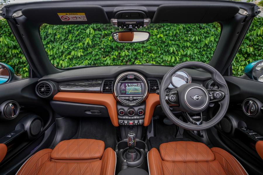 Торпедо Mini Cooper S Cabrio (F57) 2018 года  (MY) (фото 16 из 20)